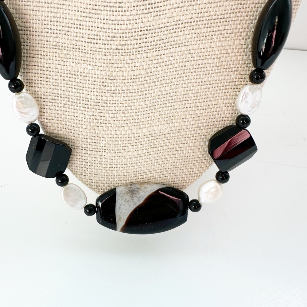 NWT Genuine Black Onyx, Agate & Pearls Necklace Beaded Black White - Picture 2 of 7